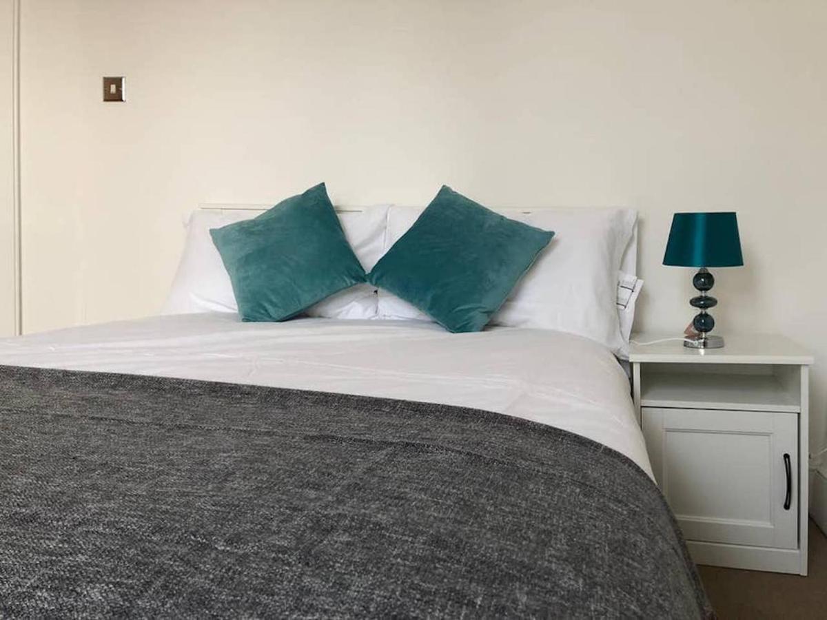 לונדון Eurostar Budget Rooms - Next To Kings Cross & Eurostar Train Station מראה חיצוני תמונה