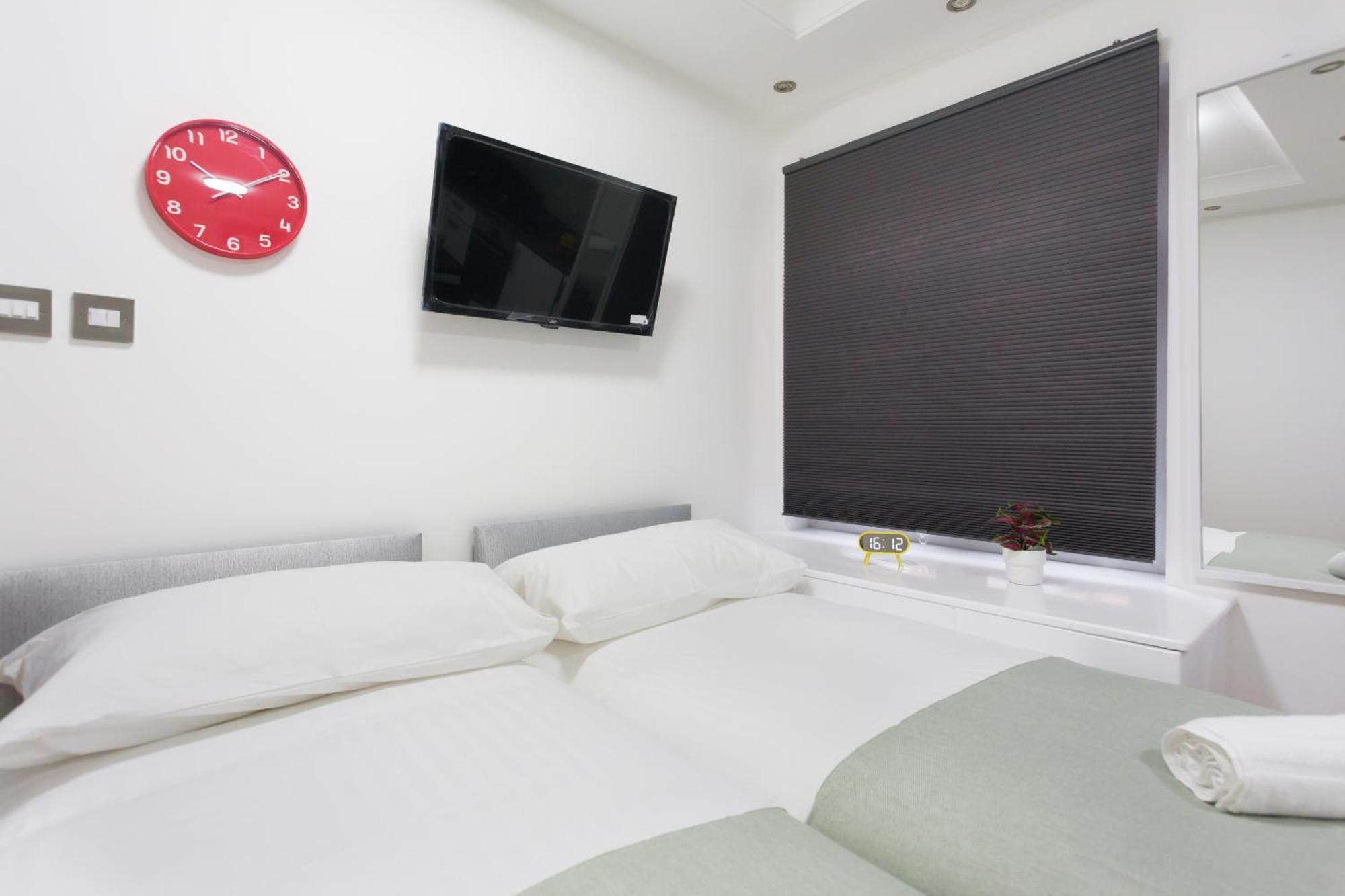 לונדון Eurostar Budget Rooms - Next To Kings Cross & Eurostar Train Station מראה חיצוני תמונה