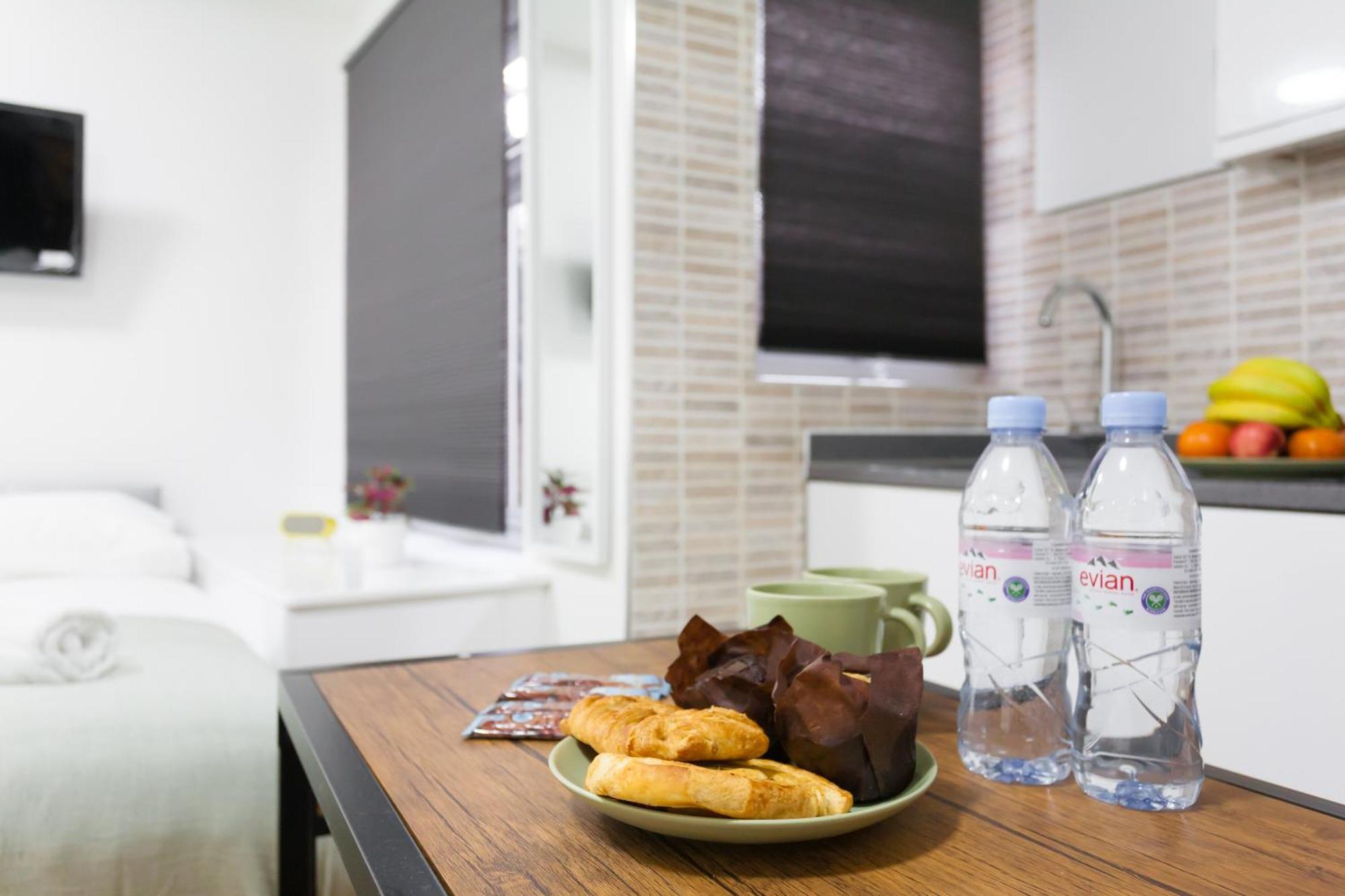 לונדון Eurostar Budget Rooms - Next To Kings Cross & Eurostar Train Station מראה חיצוני תמונה