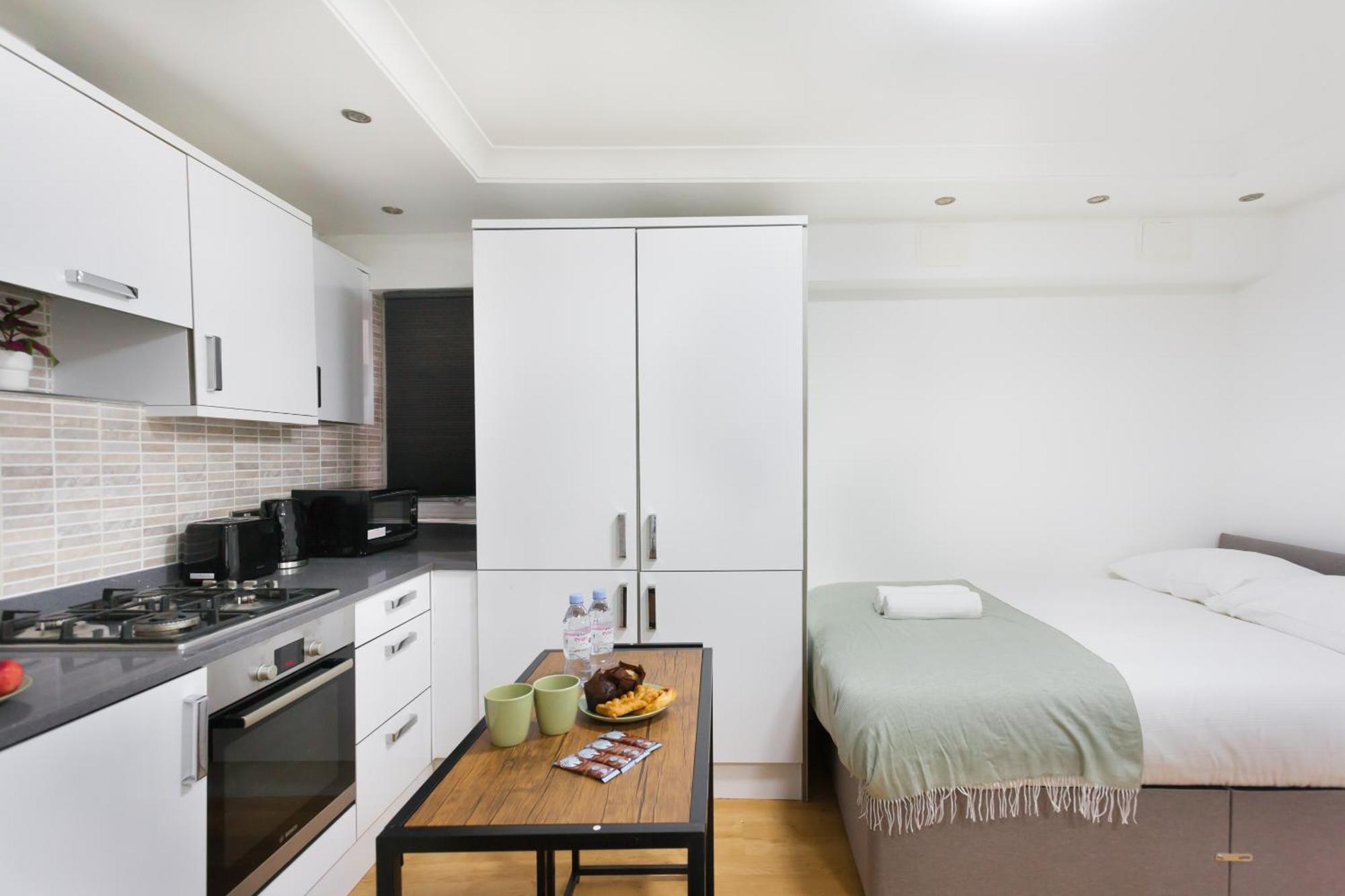 לונדון Eurostar Budget Rooms - Next To Kings Cross & Eurostar Train Station מראה חיצוני תמונה