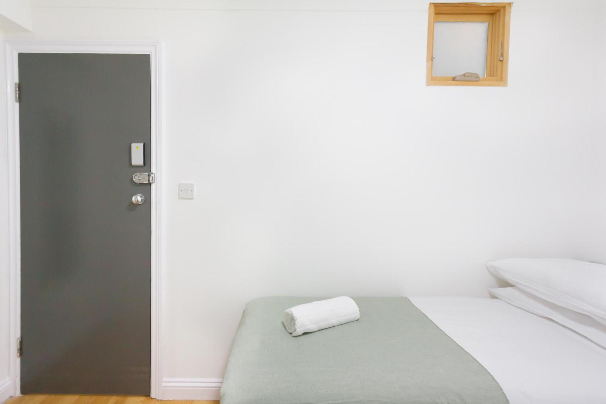 לונדון Eurostar Budget Rooms - Next To Kings Cross & Eurostar Train Station מראה חיצוני תמונה