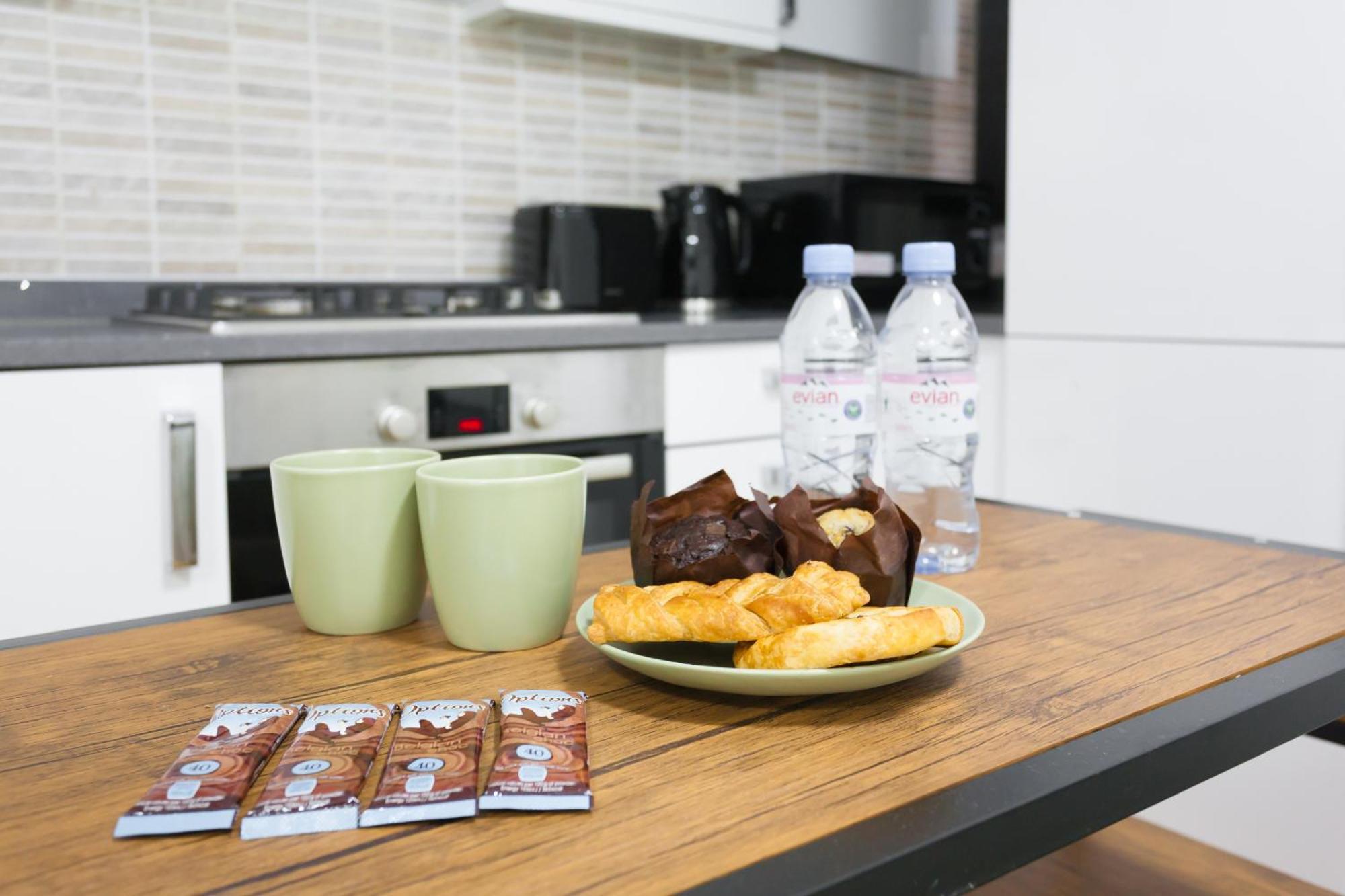 לונדון Eurostar Budget Rooms - Next To Kings Cross & Eurostar Train Station מראה חיצוני תמונה