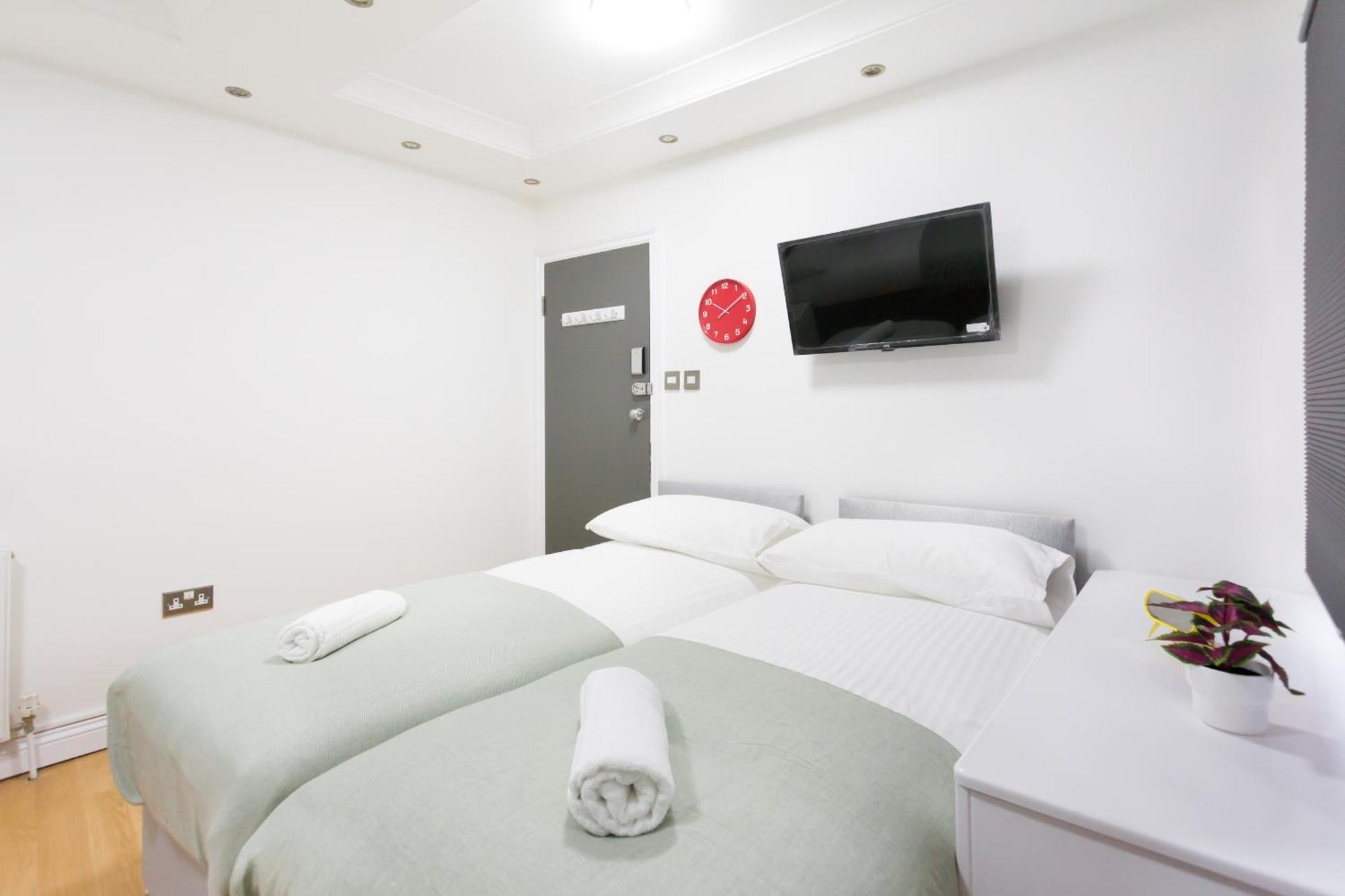 לונדון Eurostar Budget Rooms - Next To Kings Cross & Eurostar Train Station מראה חיצוני תמונה
