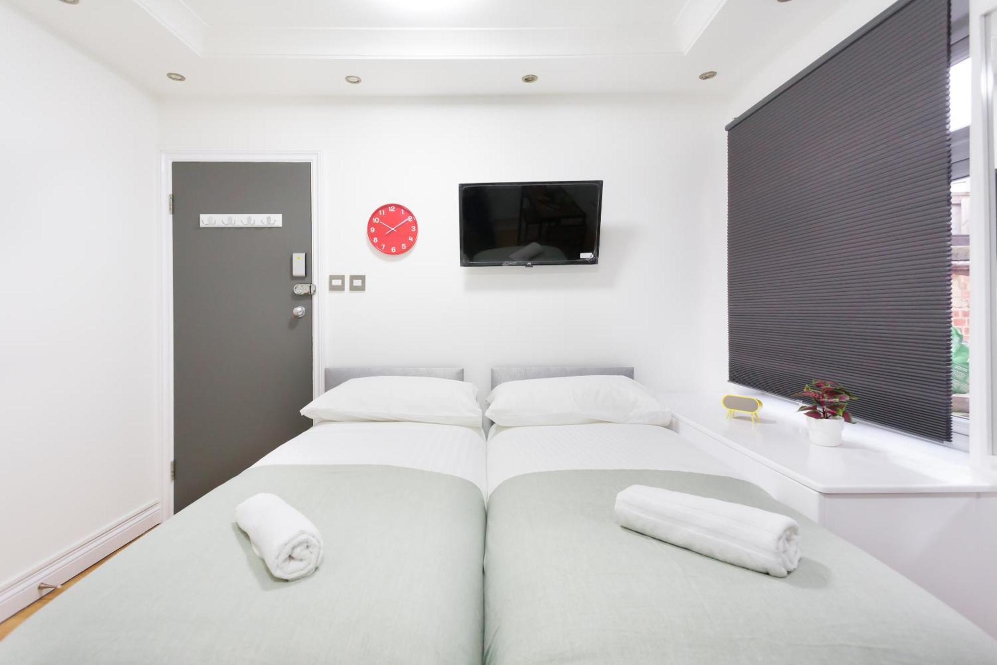 לונדון Eurostar Budget Rooms - Next To Kings Cross & Eurostar Train Station מראה חיצוני תמונה