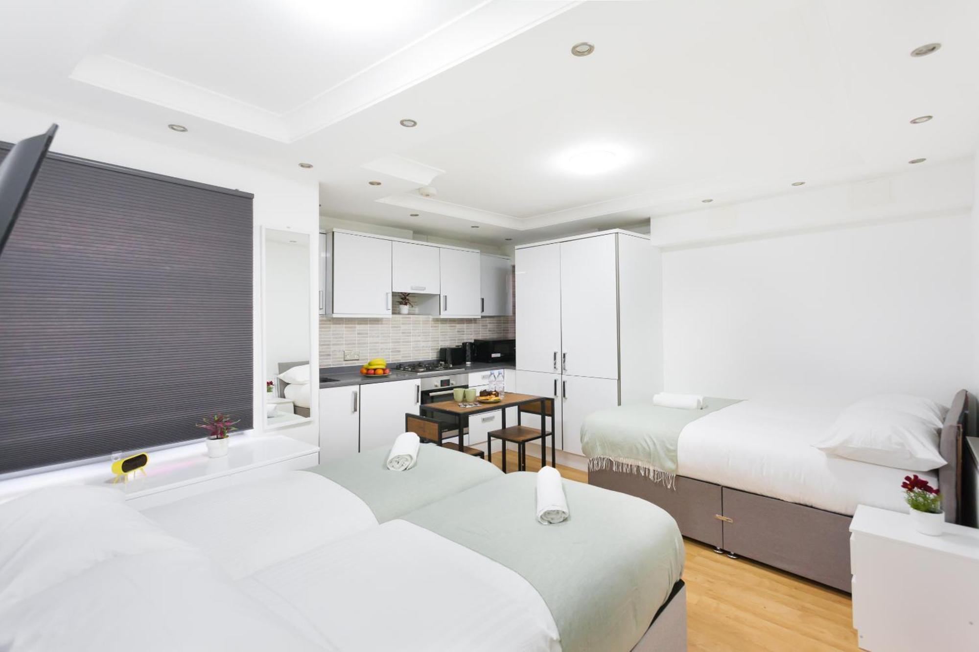 לונדון Eurostar Budget Rooms - Next To Kings Cross & Eurostar Train Station מראה חיצוני תמונה