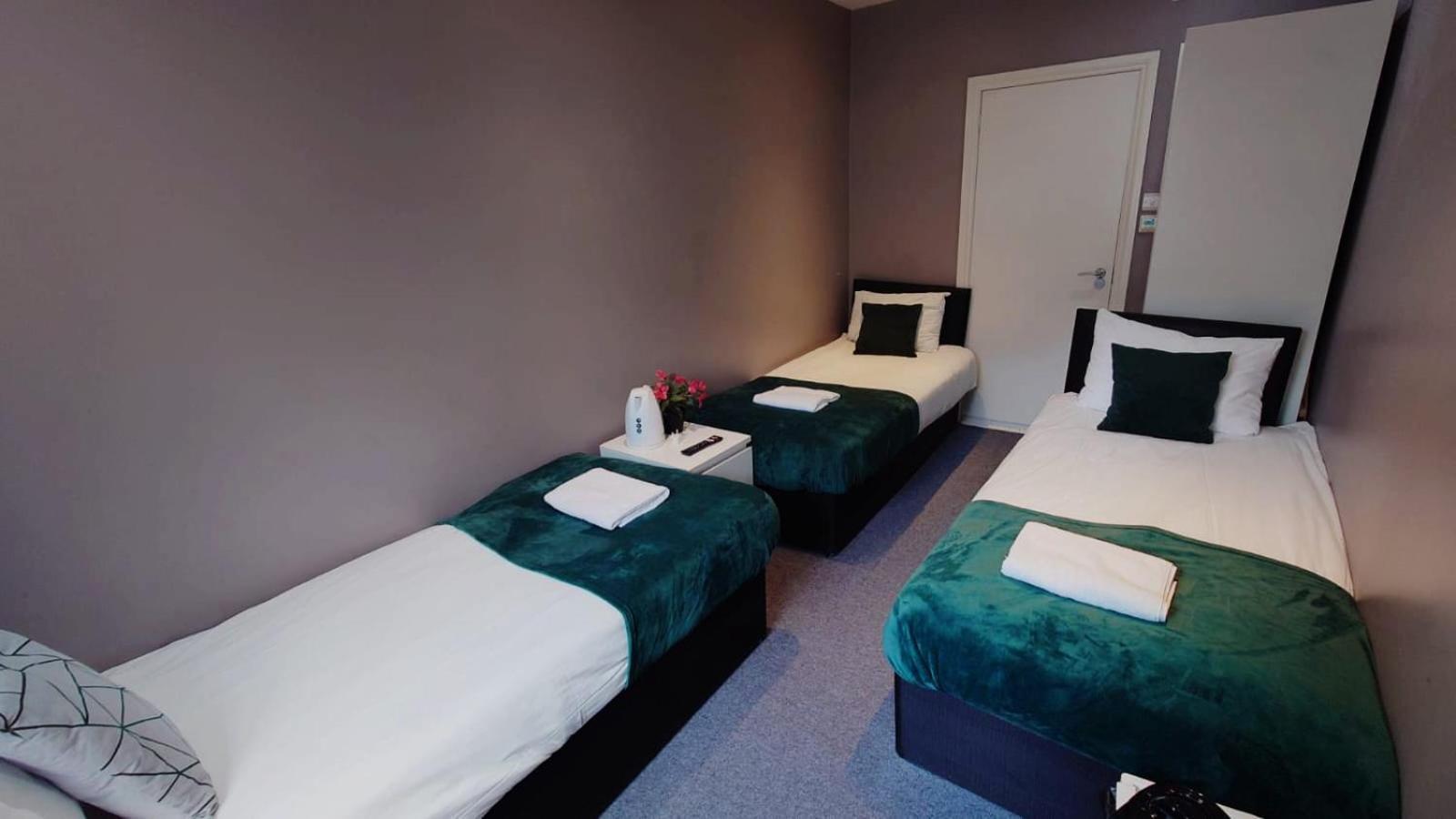 לונדון Eurostar Budget Rooms - Next To Kings Cross & Eurostar Train Station מראה חיצוני תמונה