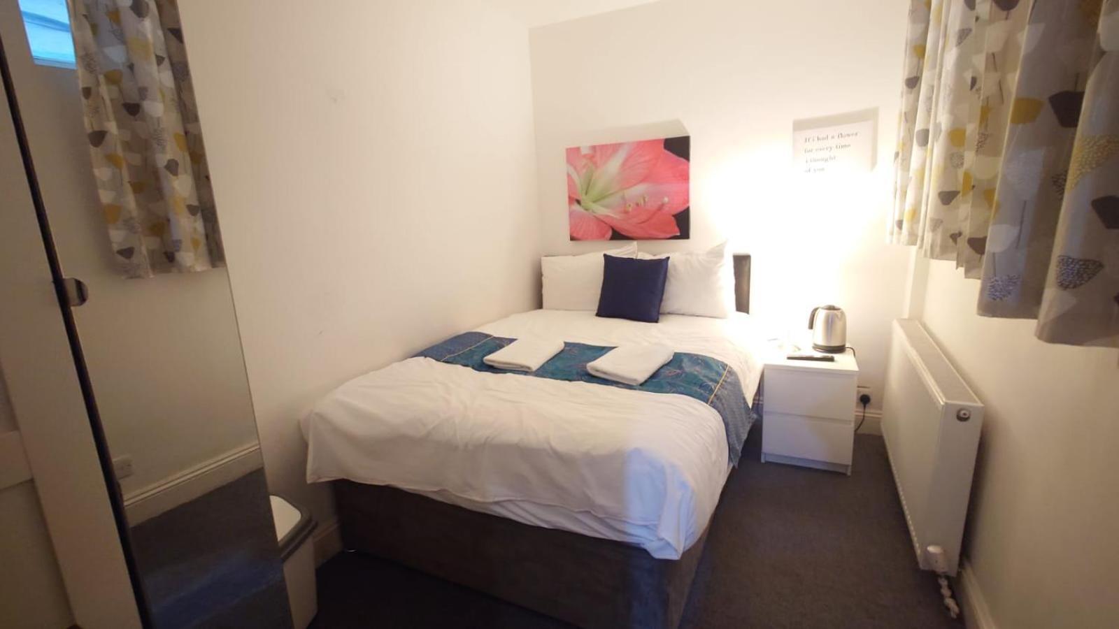 לונדון Eurostar Budget Rooms - Next To Kings Cross & Eurostar Train Station מראה חיצוני תמונה